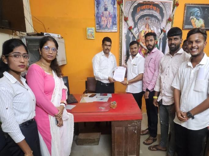 Take action against the ST employee at Devgad ST depot who misbehaved with women; Shinde Sena Yuva Sena warns | महिलांसोबत गैरवर्तणूक करणाऱ्या एसटी कर्मचाऱ्यावर कारवाई करा, अन्यथा..; शिंदेसेना युवासेनेने दिला इशारा Take action against the ST employee at Devgad ST depot who misbehaved with women; Shinde Sena Yuva Sena warns | महिलांसोबत गैरवर्तणूक करणाऱ्या एसटी कर्मचाऱ्यावर कारवाई करा, अन्यथा..; शिंदेसेना युवासेनेने दिला इशारा