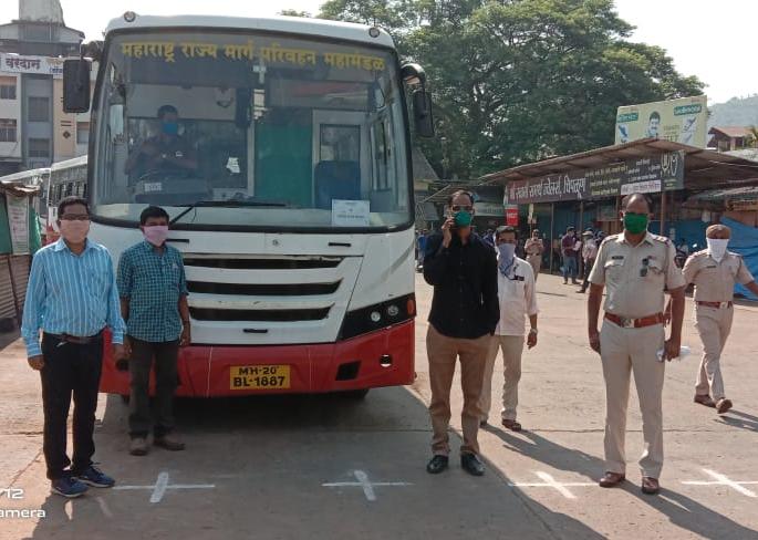 Buses will run at full capacity in Ratnagiri from tomorrow | रत्नागिरीत उद्यापासून पूर्ण आसन क्षमतेने धावणार बसेस Buses will run at full capacity in Ratnagiri from tomorrow | रत्नागिरीत उद्यापासून पूर्ण आसन क्षमतेने धावणार बसेस