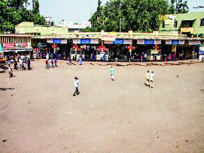 Travels Diwali; Passengers 'bets, ST employees' expansion continued | ‘ट्रॅव्हल्स’ची दिवाळी; प्रवाशांचे दिवाळे, एसटी कर्मचाºयांचा संप सुरूच  Travels Diwali; Passengers 'bets, ST employees' expansion continued | ‘ट्रॅव्हल्स’ची दिवाळी; प्रवाशांचे दिवाळे, एसटी कर्मचाºयांचा संप सुरूच