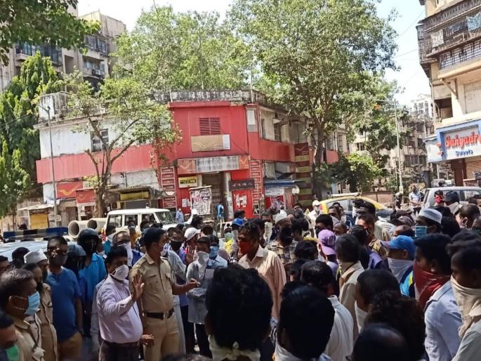 CoronaVirus News : Government's U-turn on inter-state ST service; citizens outside the depot vrd | CoronaVirus News : राज्यांतर्गत एसटी सेवेबाबत सरकारचा यू-टर्न; आगाराबाहेर गर्दी अन् नागरिकांमध्ये संताप CoronaVirus News : Government's U-turn on inter-state ST service; citizens outside the depot vrd | CoronaVirus News : राज्यांतर्गत एसटी सेवेबाबत सरकारचा यू-टर्न; आगाराबाहेर गर्दी अन् नागरिकांमध्ये संताप