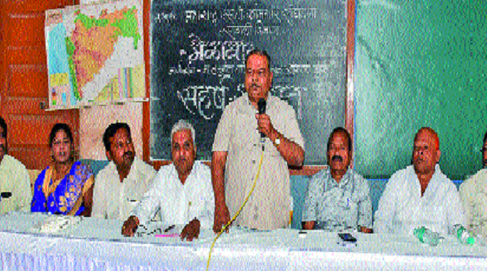 4 crore loss to ST corporation | एसटी महामंडळाला ४५०० कोटींचा तोटा : हनुमंत ताटे  4 crore loss to ST corporation | एसटी महामंडळाला ४५०० कोटींचा तोटा : हनुमंत ताटे