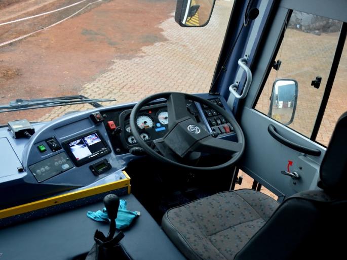 Speed, break in the middle; The drunk driver's game with the life of the passengers in the private Shivshahi | अतिवेग, त्यात मध्येच दाबायचा ब्रेक; मद्यपी चालकाचा खाजगी शिवशाहीतील प्रवाश्यांच्या जीवाशी खेळ Speed, break in the middle; The drunk driver's game with the life of the passengers in the private Shivshahi | अतिवेग, त्यात मध्येच दाबायचा ब्रेक; मद्यपी चालकाचा खाजगी शिवशाहीतील प्रवाश्यांच्या जीवाशी खेळ