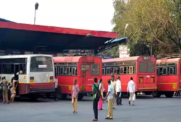 Hit the students increased the pipeline for education | ST Strike : विद्यार्थ्यांना फटका, शिक्षणासाठीची पायपीट वाढली Hit the students increased the pipeline for education | ST Strike : विद्यार्थ्यांना फटका, शिक्षणासाठीची पायपीट वाढली
