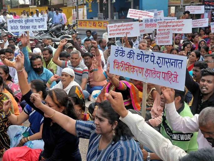 editorial on labor courts decision that st strike is illegal | एसटीच्या संपकरी कर्मचाऱ्यांनी खूप जास्त ताणले; आता तुटू देऊ नका! editorial on labor courts decision that st strike is illegal | एसटीच्या संपकरी कर्मचाऱ्यांनी खूप जास्त ताणले; आता तुटू देऊ नका!