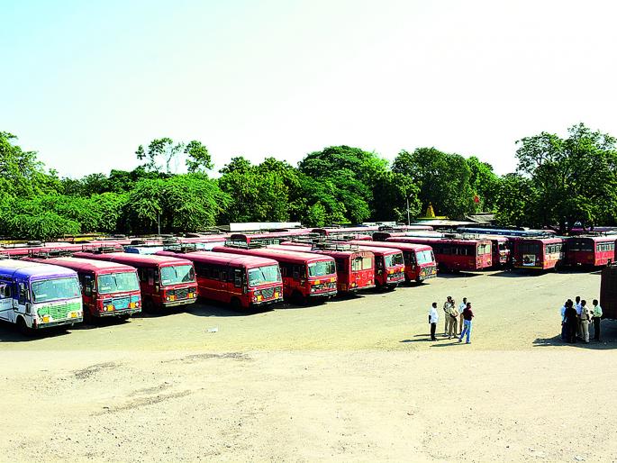 The wheels stopped; Twelve losses! | चाके थांबली; बारा लाखांचे नुकसान! The wheels stopped; Twelve losses! | चाके थांबली; बारा लाखांचे नुकसान!