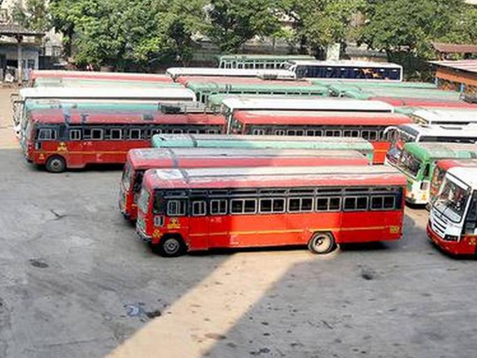 even after the withdrawal of the organization ST is still stuck | संघटनेच्या माघारीनंतरही एसटी ठप्पच; पण, आझाद मैदानातील कर्मचारी संख्येत घट