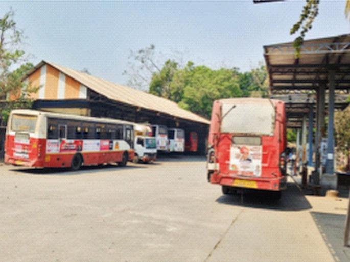 'Patal Lok' in ST depot, parties of drunkards and drunkards in Thane: Women and girls from outside the village are the target | एसटी डेपोंत ‘पाताललोक’,  ठाण्यात गर्दुल्ले, मद्यपी यांच्या पार्ट्या : बाहेरगावाहून आलेल्या महिला, मुली हेच ठरतात लक्ष्य 'Patal Lok' in ST depot, parties of drunkards and drunkards in Thane: Women and girls from outside the village are the target | एसटी डेपोंत ‘पाताललोक’,  ठाण्यात गर्दुल्ले, मद्यपी यांच्या पार्ट्या : बाहेरगावाहून आलेल्या महिला, मुली हेच ठरतात लक्ष्य