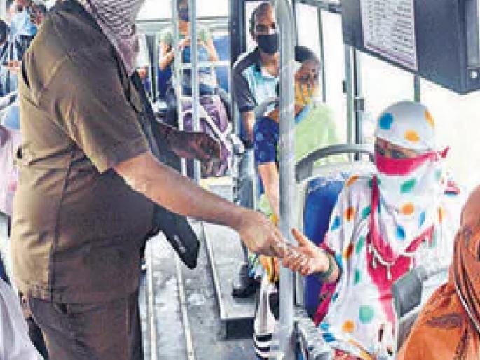 As there were no concessionary tickets available for women in ST tickets for senior citizens had to be given | एसटी भाडे निम्म्यावर; पण महिलांना तिकीट ज्येष्ठांचे, पहिल्या दिवशीच गमतीजमती As there were no concessionary tickets available for women in ST tickets for senior citizens had to be given | एसटी भाडे निम्म्यावर; पण महिलांना तिकीट ज्येष्ठांचे, पहिल्या दिवशीच गमतीजमती