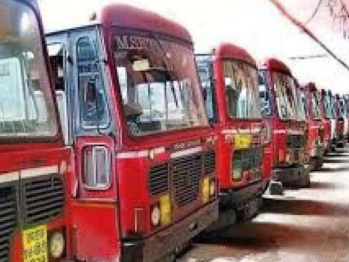 Due to lack of funds from the government ST employees receive only 56 percent of their salaries | सरकारकडून निधी कमी आला, एसटी कर्मचाऱ्यांचा पगार कापला; वेतन रखडल्याने नाराजी Due to lack of funds from the government ST employees receive only 56 percent of their salaries | सरकारकडून निधी कमी आला, एसटी कर्मचाऱ्यांचा पगार कापला; वेतन रखडल्याने नाराजी