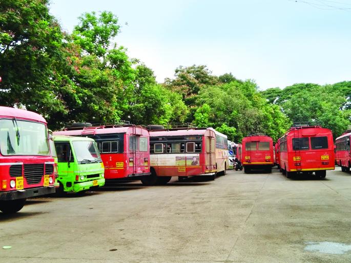 Sindhudurg: 160 employees' service expired due to participation in ST constituency | सिंधुदुर्ग :एसटी संपात सहभाग घेतल्याने १६० कर्मचाऱ्यांची सेवासमाप्ती Sindhudurg: 160 employees' service expired due to participation in ST constituency | सिंधुदुर्ग :एसटी संपात सहभाग घेतल्याने १६० कर्मचाऱ्यांची सेवासमाप्ती