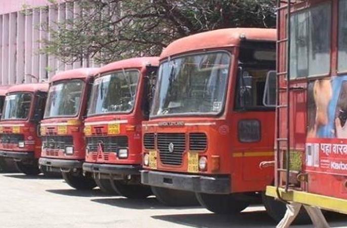 Nandurbar's 540 bus stand canceled due to ST strike | एसटी संपामुळे नंदुरबारातील 540 बसफे-या रद्द