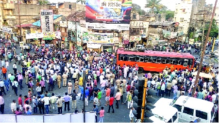 Delete encroachment in the central bus station area - Demand for standing committee meeting | मध्यवर्ती बसस्थानक परिसरातील अतिक्रमण हटवा-- स्थायी समिती सभेत मागणी