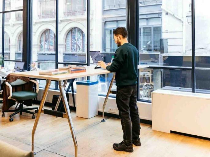 Do you spend a lot of time standing? Then be careful! Keep walking, exercising for good health | खूप वेळ उभे राहून कामे करता? मग सावध व्हा! चांगल्या आराेग्यासाठी चालत राहा, व्यायाम करा Do you spend a lot of time standing? Then be careful! Keep walking, exercising for good health | खूप वेळ उभे राहून कामे करता? मग सावध व्हा! चांगल्या आराेग्यासाठी चालत राहा, व्यायाम करा