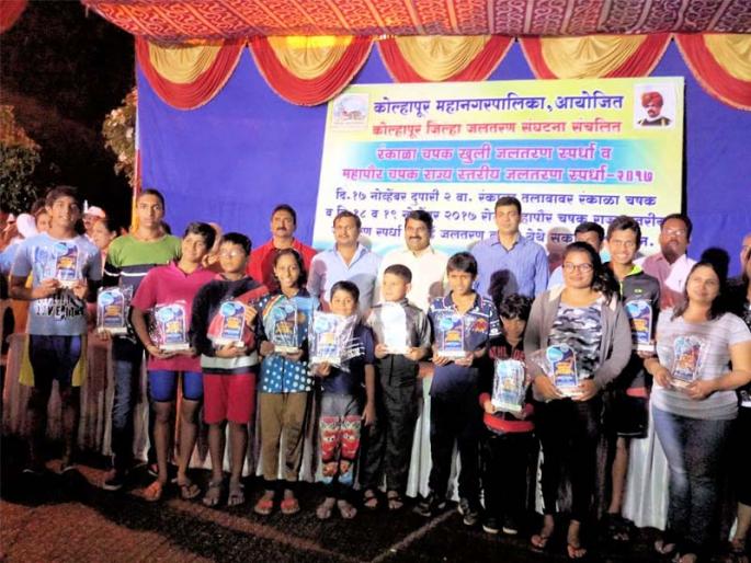  Thirteenth Swimmer's medal for Thane in the Mayor Trophy State Level Swimming competition | महापौर चषक राज्यस्तरीय जलतरण स्पर्धेत ठाण्यातील स्टारिफशच्या जलतरणपटूंची पदकांची लयलूट
