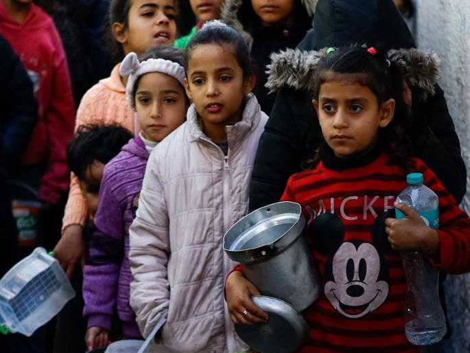 Starving people are suffering without food and water because... | उपाशी माणसे अन्नपाण्याविना तडफडत आहेत, कारण... Starving people are suffering without food and water because... | उपाशी माणसे अन्नपाण्याविना तडफडत आहेत, कारण...