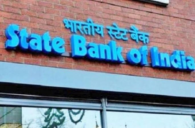 High court hits: Imposed Rs 50,000 claims cost on State Bank of India | हायकोर्टाचा दणका : स्टेट बँक ऑफ इंडियावर ५० हजार रुपये दावा खर्च High court hits: Imposed Rs 50,000 claims cost on State Bank of India | हायकोर्टाचा दणका : स्टेट बँक ऑफ इंडियावर ५० हजार रुपये दावा खर्च