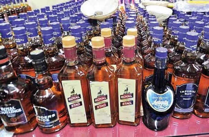 Illegal liquor sale: More than eighteen hundred cases registered in nine months by the state excise department | अवैध मद्यविक्री : राज्य उत्पादनशुल्क खात्याकडून नऊ महिन्यांत अठराशेहून अधिक गुन्हे Illegal liquor sale: More than eighteen hundred cases registered in nine months by the state excise department | अवैध मद्यविक्री : राज्य उत्पादनशुल्क खात्याकडून नऊ महिन्यांत अठराशेहून अधिक गुन्हे