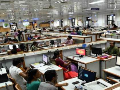 Following the railway the state government will also change the timings of the employees | रेल्वे पाठोपाठ आता राज्य शासन देखील कर्मचाऱ्यांच्या वेळा बदलणार? Following the railway the state government will also change the timings of the employees | रेल्वे पाठोपाठ आता राज्य शासन देखील कर्मचाऱ्यांच्या वेळा बदलणार?
