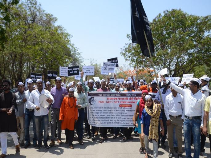 video: Start recruitment or else take water resources in the Arabian Sea; Determination of unemployment rampage in Aurangabad | video : नोकरभरती सुरु करा अन्यथा अरबी समुद्रात जलसमाधी घेऊ; औरंगाबादेत बेरोजगारांचा आक्रोश मोर्चात निर्धार video: Start recruitment or else take water resources in the Arabian Sea; Determination of unemployment rampage in Aurangabad | video : नोकरभरती सुरु करा अन्यथा अरबी समुद्रात जलसमाधी घेऊ; औरंगाबादेत बेरोजगारांचा आक्रोश मोर्चात निर्धार