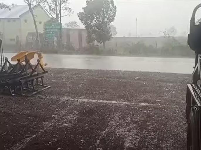 Hailstorm in Vidarbha-Marathwada, Loss of crops, alert for rain in maharashtra | विदर्भ-मराठवाड्यात गारपीट, आजही झाेडपणार; पिकांचे नुकसान, नागरिकांचीही तारांबळ Hailstorm in Vidarbha-Marathwada, Loss of crops, alert for rain in maharashtra | विदर्भ-मराठवाड्यात गारपीट, आजही झाेडपणार; पिकांचे नुकसान, नागरिकांचीही तारांबळ