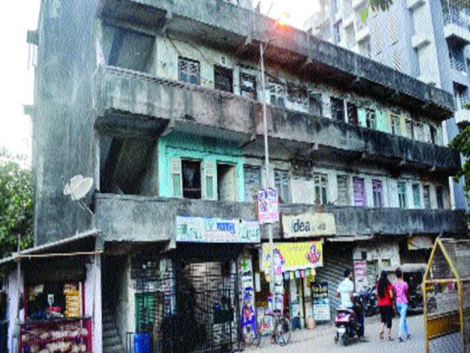 Action on dangerous buildings limited to notices | धोकादायक इमारतींवरील कारवाई नोटिशींपुरतीच मर्यादित Action on dangerous buildings limited to notices | धोकादायक इमारतींवरील कारवाई नोटिशींपुरतीच मर्यादित