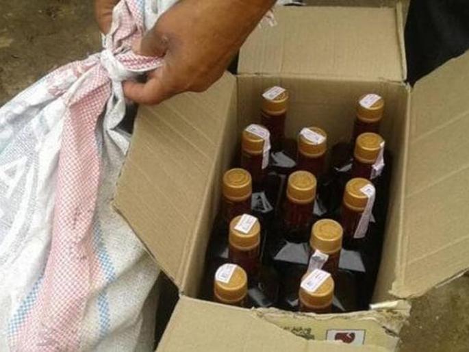 Stocks of liquor seized from hotel in Akola MIDC | एमआयडीसीतील हॉटेलमधून दारूचा साठा जप्त Stocks of liquor seized from hotel in Akola MIDC | एमआयडीसीतील हॉटेलमधून दारूचा साठा जप्त