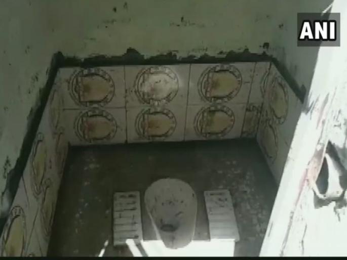 Swachh Bharat Toilets In UP Use Tiles With Mahatma Gandhi's Photo, Officer Suspended | धक्कादायक ! स्वच्छ भारत अभियानातील शौचालयात महात्मा गांधींच्या प्रतिमेच्या टाईल्स Swachh Bharat Toilets In UP Use Tiles With Mahatma Gandhi's Photo, Officer Suspended | धक्कादायक ! स्वच्छ भारत अभियानातील शौचालयात महात्मा गांधींच्या प्रतिमेच्या टाईल्स