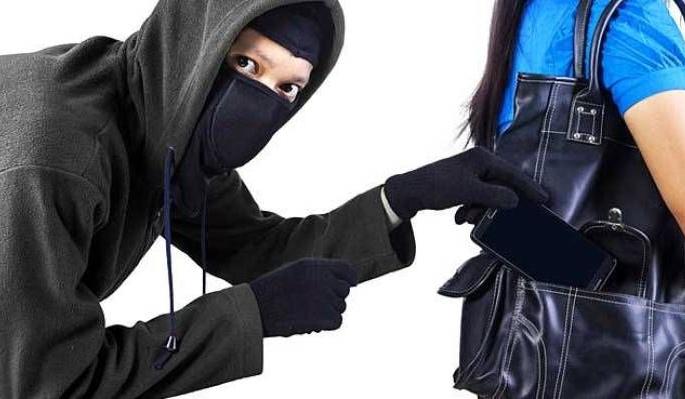 Important news for Punekar! "Your mobile phone has been stolen; Wait ... he can get it back. " | पुणेकरांसाठी महत्वाची बातमी! "तुमचा मोबाईल चोरीला गेलाय; जरा थांबा...तो परत मिळू शकतो" Important news for Punekar! "Your mobile phone has been stolen; Wait ... he can get it back. " | पुणेकरांसाठी महत्वाची बातमी! "तुमचा मोबाईल चोरीला गेलाय; जरा थांबा...तो परत मिळू शकतो"