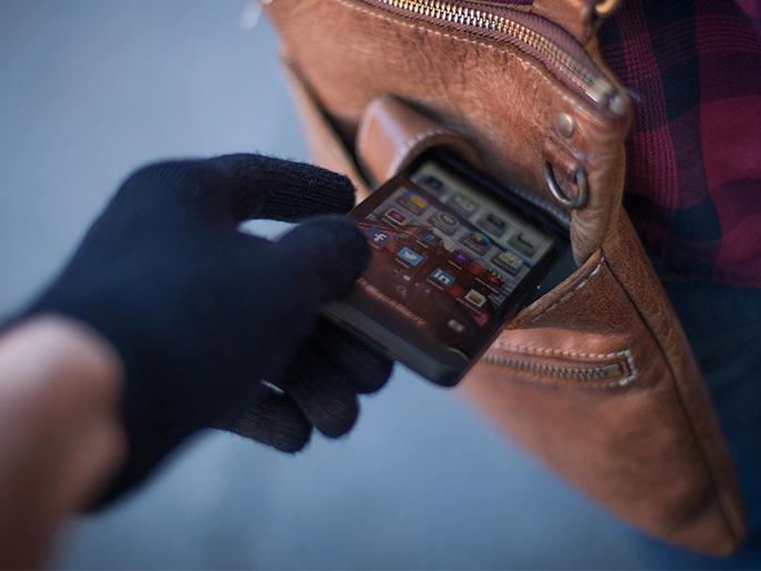 Stolen mobile became useless system will work from next month | 'एक नंबर' टेक्नॉलॉजी; आता चोरलेले मोबाइल ठरणार बिनकामाचे!