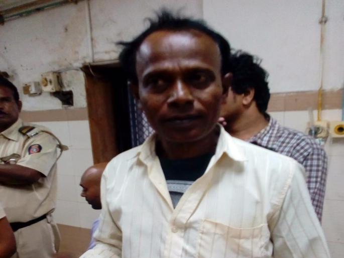 Against stine pelting on locals by unknown stone; passenger injured | पुन्हा लोकलवर अज्ञाताने मारला दगड; प्रवासी जखमी Against stine pelting on locals by unknown stone; passenger injured | पुन्हा लोकलवर अज्ञाताने मारला दगड; प्रवासी जखमी