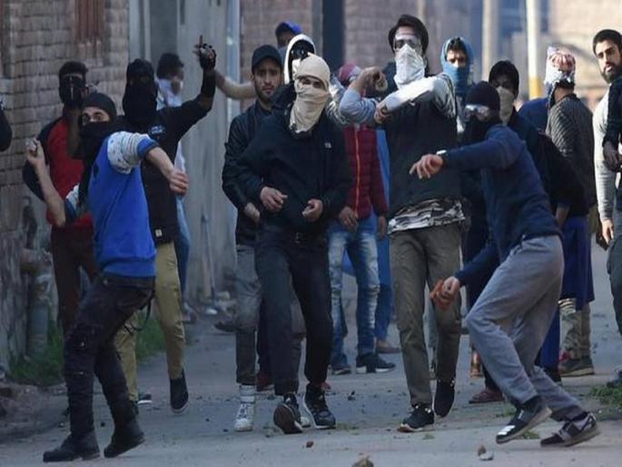 Jammu-Kashmir: Strict action against stone throwers; No government job, no passport verification | Jammu-Kashmir: दगडफेक करणाऱ्यांवर कठोर कारवाई; ना सरकारी नोकरी, ना पासपोर्ट व्हेरिफीकेशन Jammu-Kashmir: Strict action against stone throwers; No government job, no passport verification | Jammu-Kashmir: दगडफेक करणाऱ्यांवर कठोर कारवाई; ना सरकारी नोकरी, ना पासपोर्ट व्हेरिफीकेशन