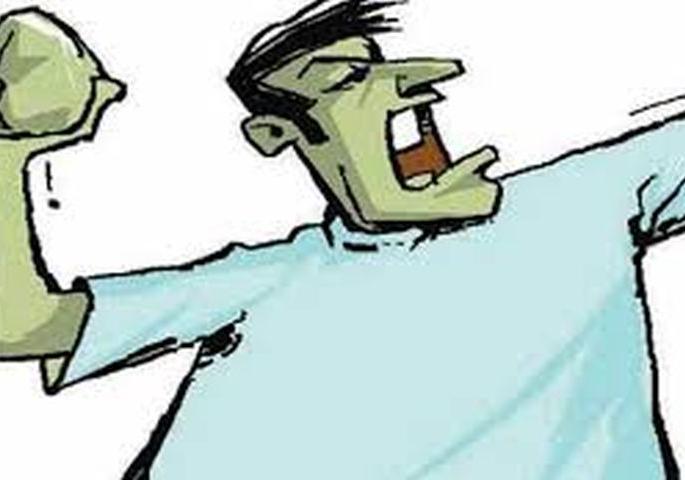 Two seriously injured in stone pelting at Lohara | लोहारा येथील दगडफेकीत दोन गंभीर जखमी Two seriously injured in stone pelting at Lohara | लोहारा येथील दगडफेकीत दोन गंभीर जखमी