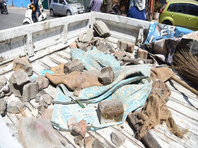 Nagpur Riots: Where did the weapons and petrol bombs come from? The riots in the Mahal were pre-planned | Nagpur Riots: कुठून आली शस्त्रे-पेट्रोल बॉम्ब? महालातील दंगल पुर्वनियोजितच... Nagpur Riots: Where did the weapons and petrol bombs come from? The riots in the Mahal were pre-planned | Nagpur Riots: कुठून आली शस्त्रे-पेट्रोल बॉम्ब? महालातील दंगल पुर्वनियोजितच...