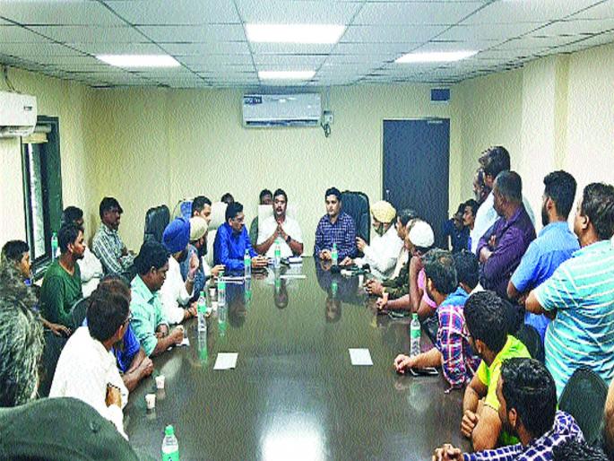 Stop the Vehicle repair on road, instructions to garage operator | रस्त्यावरील वाहन दुरुस्तीला आळा, गॅरेजचालकांना निर्देश