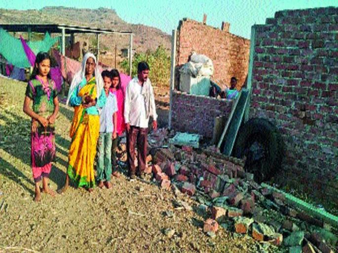 storm in Amble | आंबळेत वादळामुळे घराचे मोठे नुकसान, सुदैवाने जीवितहानी नाही storm in Amble | आंबळेत वादळामुळे घराचे मोठे नुकसान, सुदैवाने जीवितहानी नाही