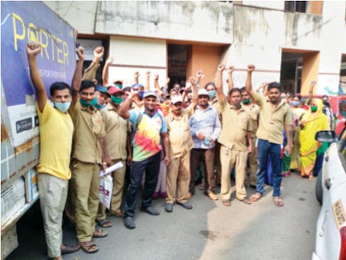 Workers' agitation due to non-receipt of salary | पगार न मिळाल्याने कामगारांचे आंदोलन Workers' agitation due to non-receipt of salary | पगार न मिळाल्याने कामगारांचे आंदोलन