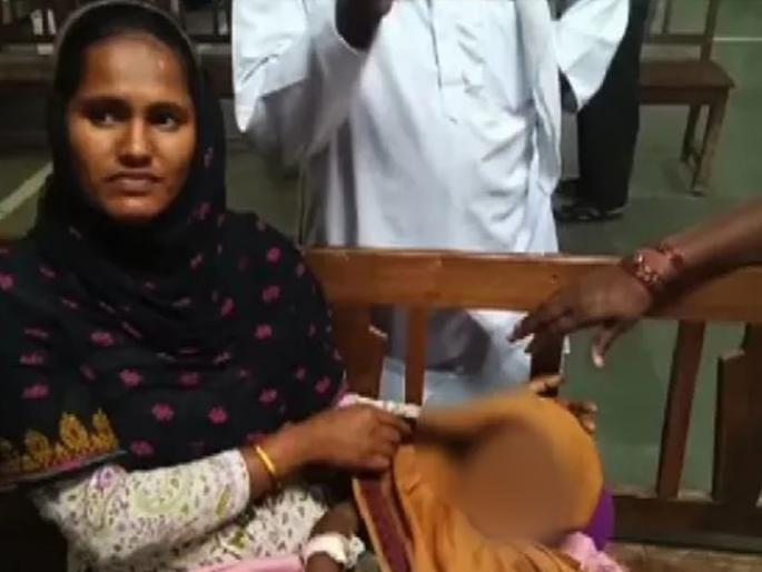 A stray dog attack on child | अंगणात खेळणाऱ्या चिमुकल्यावर भटक्या कुत्र्याचा हल्ला; तुटलेला कान पिशवीत घेऊन पालक इस्पितळात A stray dog attack on child | अंगणात खेळणाऱ्या चिमुकल्यावर भटक्या कुत्र्याचा हल्ला; तुटलेला कान पिशवीत घेऊन पालक इस्पितळात