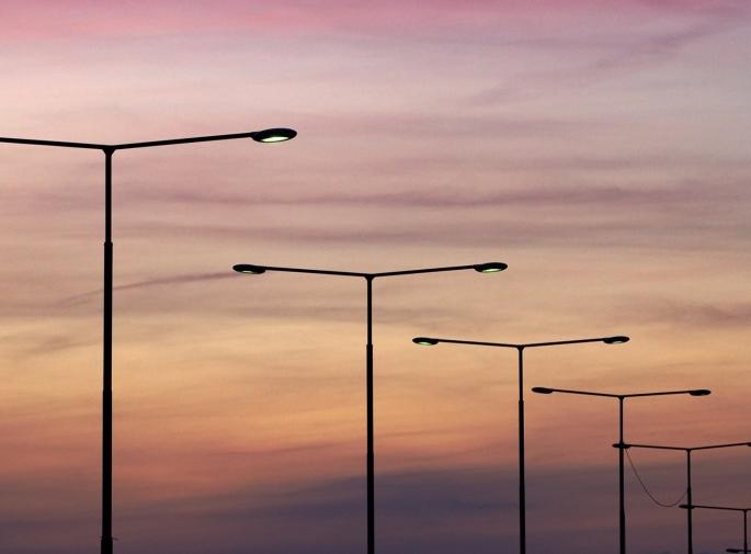 Street lights; Six month's payment is pending | सहा महिन्यांचे देयक थकीत; पथदिव्यांकडे दुर्लक्ष Street lights; Six month's payment is pending | सहा महिन्यांचे देयक थकीत; पथदिव्यांकडे दुर्लक्ष