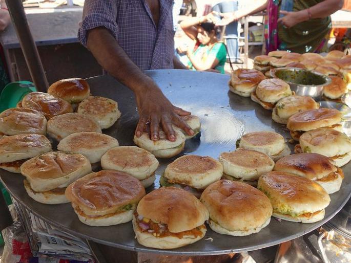 'FDA' to make Register of street vendors | ‘एफडीए’ करणार रस्त्यावरील खाद्यपदार्थ विक्रेत्यांची नोंदणी! 'FDA' to make Register of street vendors | ‘एफडीए’ करणार रस्त्यावरील खाद्यपदार्थ विक्रेत्यांची नोंदणी!