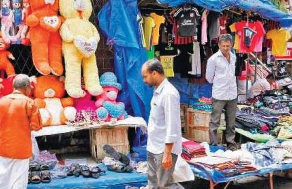 Starving distress before 15,000 Street Vendors in Nagpur | नागपुरातील १५ हजार फेरीवाल्यांपुढे उदरनिर्वाहाचे संकट Starving distress before 15,000 Street Vendors in Nagpur | नागपुरातील १५ हजार फेरीवाल्यांपुढे उदरनिर्वाहाचे संकट