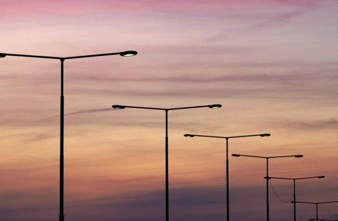 Street lights alway off; Lineman contract canceled! | पथदिव्यांची दाणादाण; लाइनमनचा कंत्राट केला रद्द! Street lights alway off; Lineman contract canceled! | पथदिव्यांची दाणादाण; लाइनमनचा कंत्राट केला रद्द!