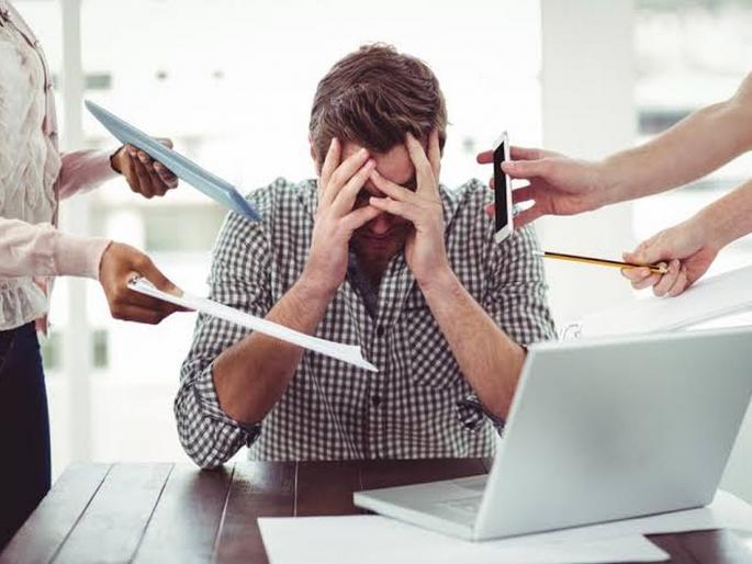 health tips social media impact on mental health may increase stress | मेंटल हेल्थ बिघडण्यासाठी 'ही' गोष्ट ठरतेय कारणीभूत; आताच विचार करा नाहीतर... health tips social media impact on mental health may increase stress | मेंटल हेल्थ बिघडण्यासाठी 'ही' गोष्ट ठरतेय कारणीभूत; आताच विचार करा नाहीतर...