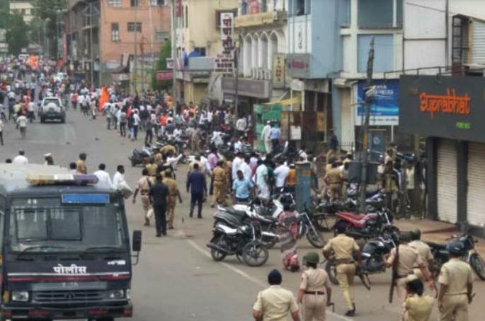 Maratha reservation; The violent turn of Solapur Bandh, still 100 percent response | मराठा आरक्षण;  सोलापूर बंदला हिंसक वळण, तरीही १०० टक्के प्रतिसाद 