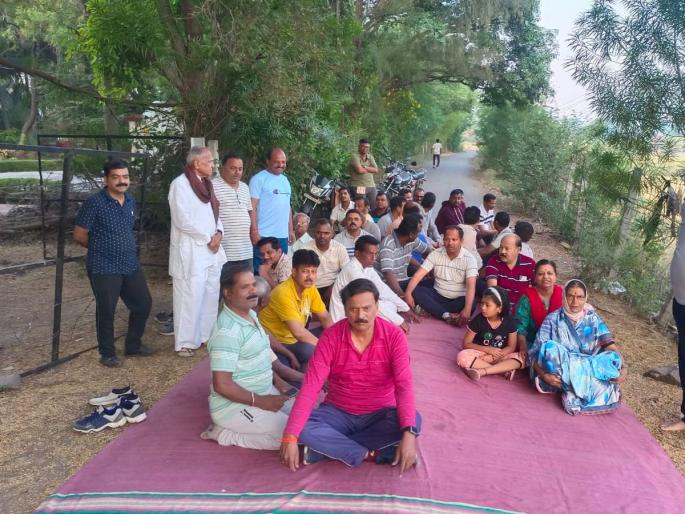 Stop pumping sand; Sangamnerkar aggressive | वाळू उपसा बंद करा; संगमनेरकर आक्रमक Stop pumping sand; Sangamnerkar aggressive | वाळू उपसा बंद करा; संगमनेरकर आक्रमक