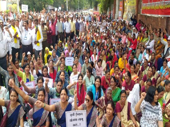 employees strike for old pension scheme; Nagpur Municipal corp, ZP and government office work affected | जुन्या पेन्शन योजनेसाठी कर्मचाऱ्यांचा बेमुदत संप, शासकीय कार्यालयात शुकशुकाट, कामकाज ठप्प employees strike for old pension scheme; Nagpur Municipal corp, ZP and government office work affected | जुन्या पेन्शन योजनेसाठी कर्मचाऱ्यांचा बेमुदत संप, शासकीय कार्यालयात शुकशुकाट, कामकाज ठप्प