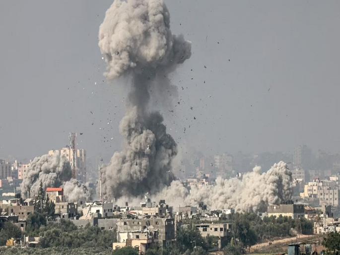 Israeli military strikes 320 targets in Gaza; Hamas says overnight Israel strikes kill at least 70 in Gaza | इस्रायलने गाझामधील ३२० ठिकाणांवर केले हल्ले; ७० जणांचा मृत्यू झाल्याचा हमासचा दावा Israeli military strikes 320 targets in Gaza; Hamas says overnight Israel strikes kill at least 70 in Gaza | इस्रायलने गाझामधील ३२० ठिकाणांवर केले हल्ले; ७० जणांचा मृत्यू झाल्याचा हमासचा दावा
