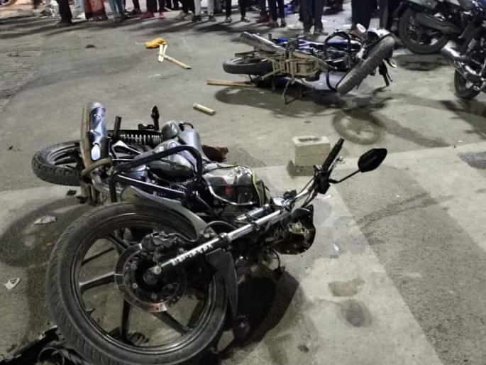 After Pune, now in Satara too Koyta gang, police beat them and put them inside | पुण्यानंतर आता साताऱ्यातही कोयता गँग, पोलिसांनी फटके देऊन टाकले आत After Pune, now in Satara too Koyta gang, police beat them and put them inside | पुण्यानंतर आता साताऱ्यातही कोयता गँग, पोलिसांनी फटके देऊन टाकले आत