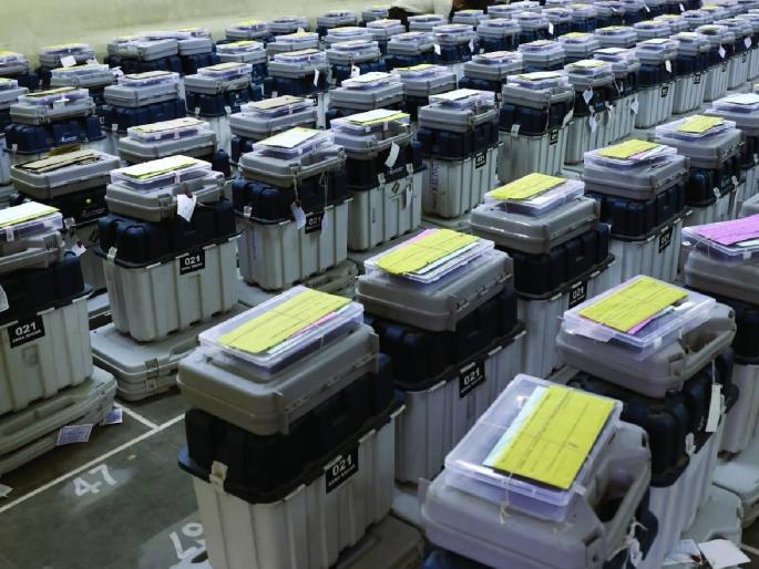 Workers also keep watch on EVM strongroom; NCP installs CCTV cameras in Jintur | ईव्हीएमच्या स्ट्राँगरूमवर कार्यकर्त्यांचाही वॉच; राष्ट्रवादी काँग्रेसने बसवले जिंतूरमध्ये सीसीटीव्ही कॅमेरे Workers also keep watch on EVM strongroom; NCP installs CCTV cameras in Jintur | ईव्हीएमच्या स्ट्राँगरूमवर कार्यकर्त्यांचाही वॉच; राष्ट्रवादी काँग्रेसने बसवले जिंतूरमध्ये सीसीटीव्ही कॅमेरे