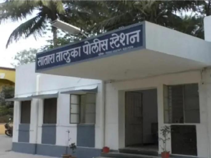 An ax attack on a sister-in-law from an old feud; The offense of attempted murder against three in satara | जुन्या भांडणातून वहिनीवर कुऱ्हाडीने हल्ला; तिघांवर खुनाच्या प्रयत्नाचा गुन्हा, करंडीतील प्रकार An ax attack on a sister-in-law from an old feud; The offense of attempted murder against three in satara | जुन्या भांडणातून वहिनीवर कुऱ्हाडीने हल्ला; तिघांवर खुनाच्या प्रयत्नाचा गुन्हा, करंडीतील प्रकार