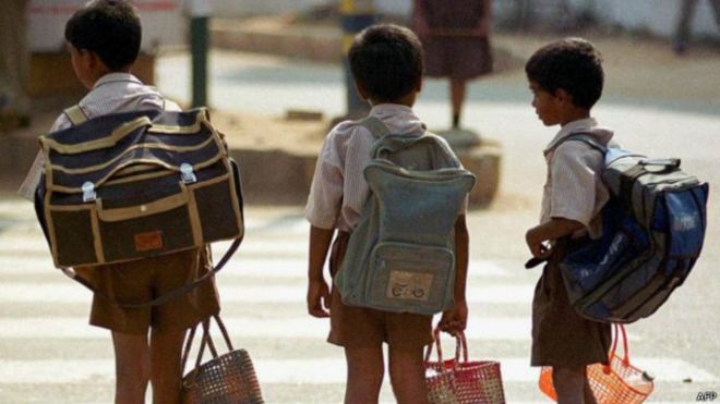 Allotment of school literature to Chandrapur | चंद्रपूरला शालेय साहित्याचे वाटप Allotment of school literature to Chandrapur | चंद्रपूरला शालेय साहित्याचे वाटप